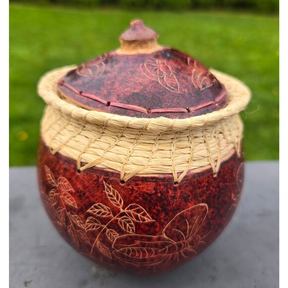 Bee-autiful Handmade Carved Woven Lidded Gourd Bee Themed Cranberry Red - Picture 4 of 14